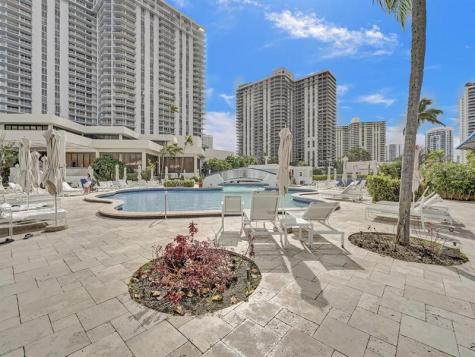 19707 Turnberry Way Miami FL 33180