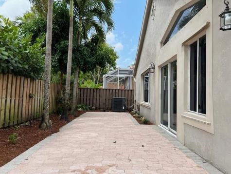 10110 NW 5th Street Plantation FL 33324