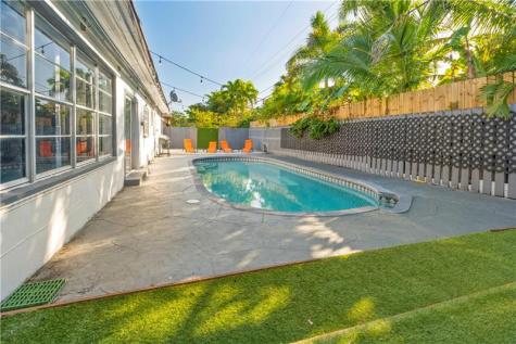 19340 NE 19 Avenue North Miami Beach FL 33179