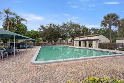 3167 Cocoplum Circle Pompano Beach FL 33063