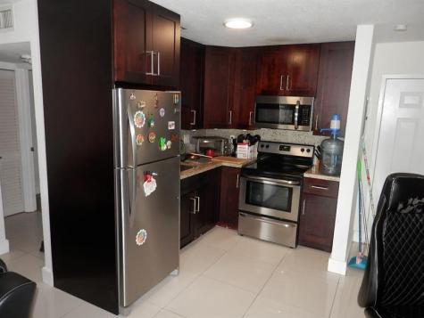 9459 SW 76th Street Miami FL 33173