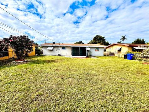 1411 NW 79th Way Pembroke Pines FL 33024