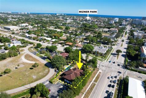 444 Pine Circle Boca Raton FL 33432