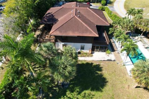 444 Pine Circle Boca Raton FL 33432
