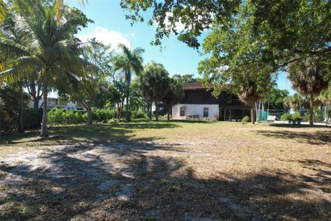 444 Pine Circle Boca Raton FL 33432