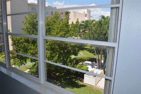 1481 S Ocean Boulevard Lauderdale By The Sea FL 33062