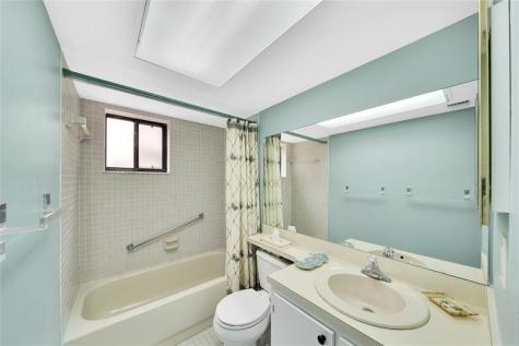 5250 Las Verdes Circle Delray Beach FL 33484
