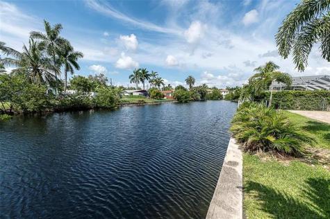 1162 Hayes Street Hollywood FL 33019