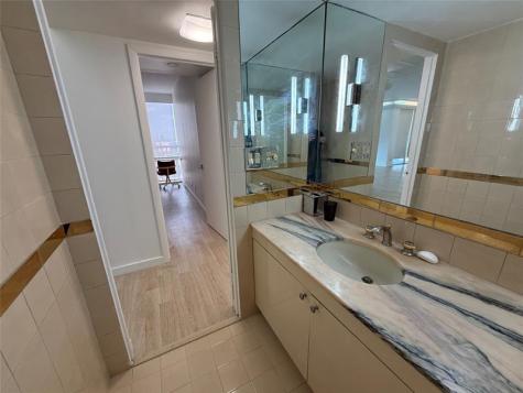 19707 Turnberry Way Miami FL 33180