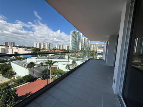 19707 Turnberry Way Miami FL 33180
