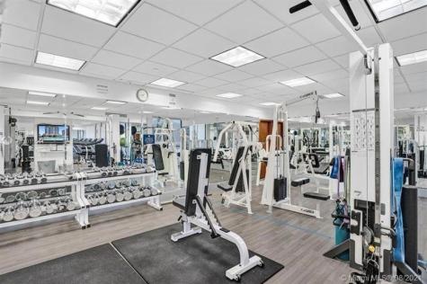 19707 Turnberry Way Miami FL 33180