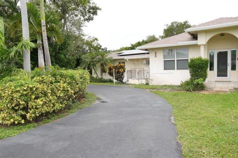 821 SW 13th Court Pompano Beach FL 33060