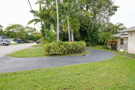 821 SW 13th Court Pompano Beach FL 33060