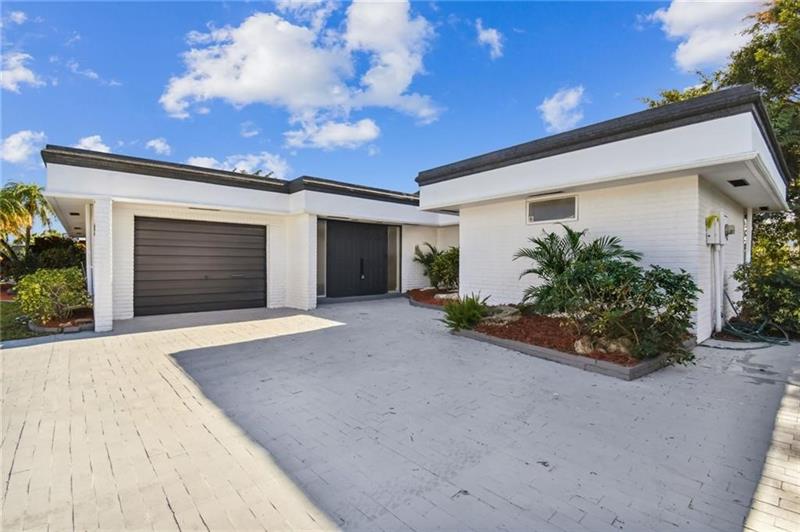 5704 S Travelers Palm, Lane Tamarac FL 33319