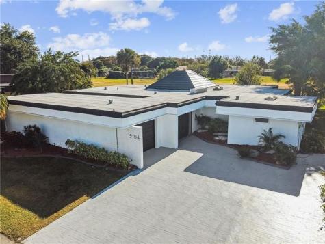 5704 S Travelers Palm, Lane Tamarac FL 33319