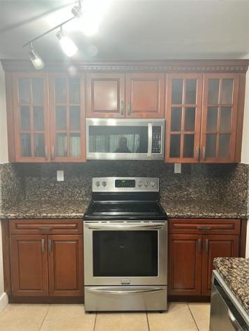 120 Lakeview Drive Weston FL 33326