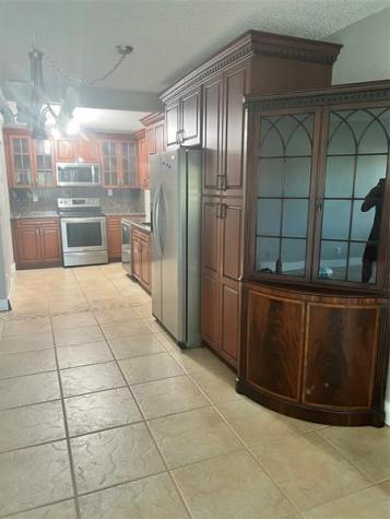 120 Lakeview Drive Weston FL 33326