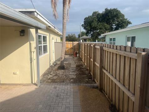 837 NW 9th Avenue Dania Beach FL 33004