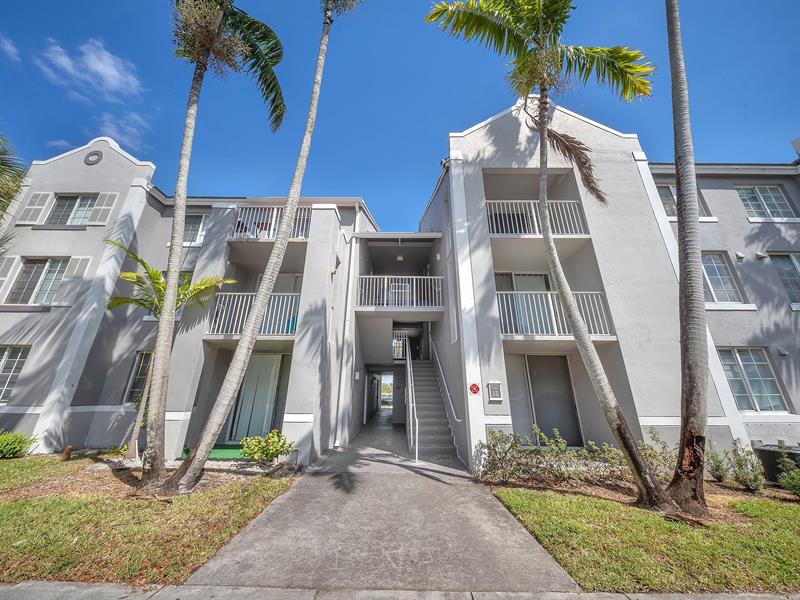 11165 SW 6th Street Pembroke Pines FL 33025