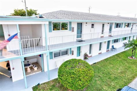 1117 Lake Terrace Boynton Beach FL 33426