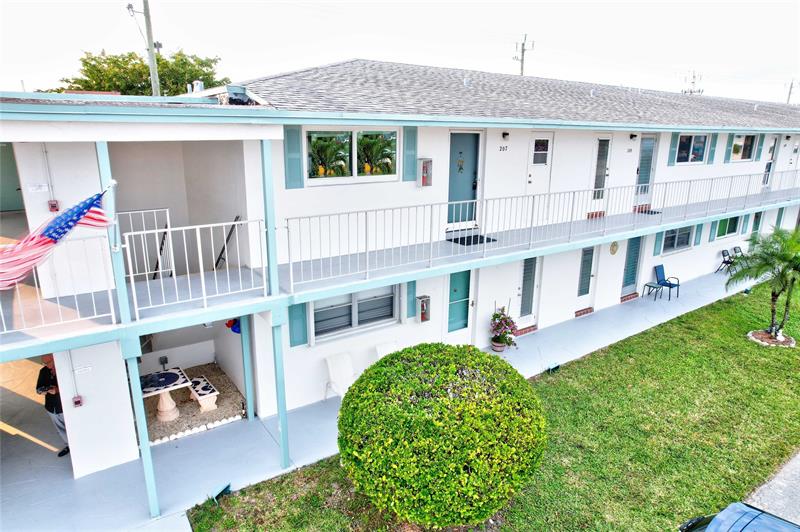 1117 Lake Terrace Boynton Beach FL 33426