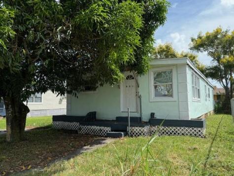 821 Rickey Jackson Boulevard Pahokee FL 33476