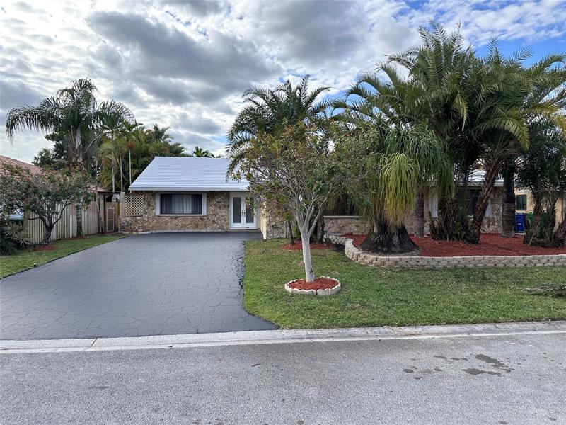 676 NW 107th Lane Coral Springs FL 33071