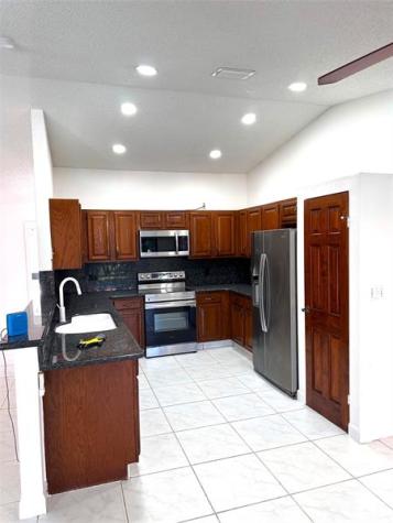 676 NW 107th Lane Coral Springs FL 33071