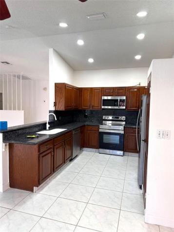 676 NW 107th Lane Coral Springs FL 33071