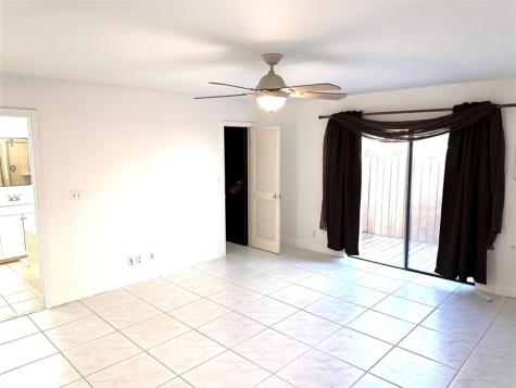 676 NW 107th Lane Coral Springs FL 33071