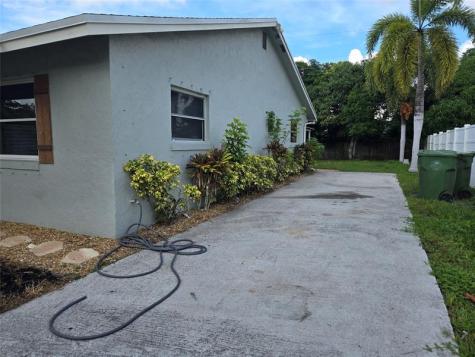 3559 Almar Road Palm Springs FL 33461