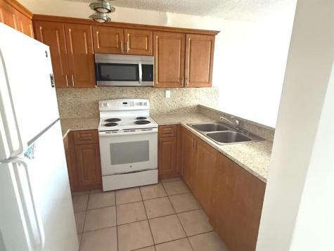 8075 NW 7th Street Miami FL 33126