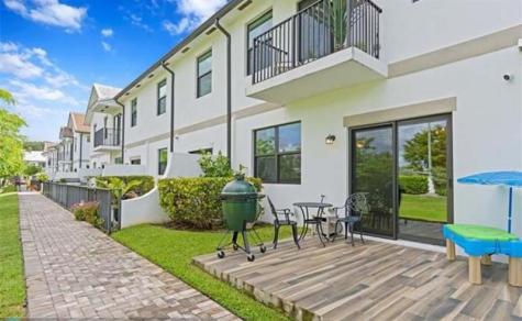 4507 E Aqua Bella Lane Fort Lauderdale FL 33312