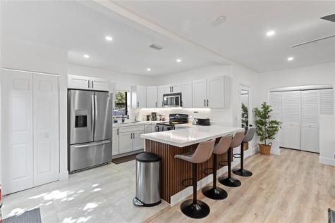 719 NE 36th Street Oakland Park FL 33334