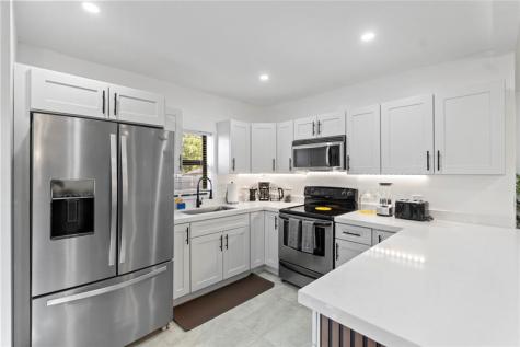 719 NE 36th Street Oakland Park FL 33334