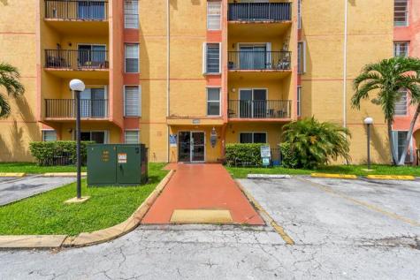 4805 NW 7th Street Miami FL 33126
