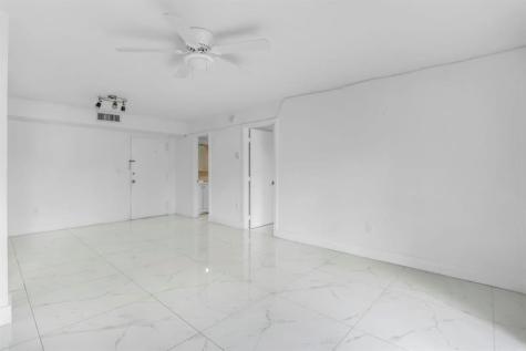 4805 NW 7th Street Miami FL 33126