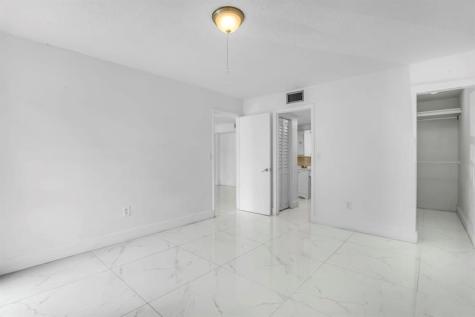 4805 NW 7th Street Miami FL 33126