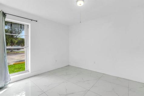 4805 NW 7th Street Miami FL 33126