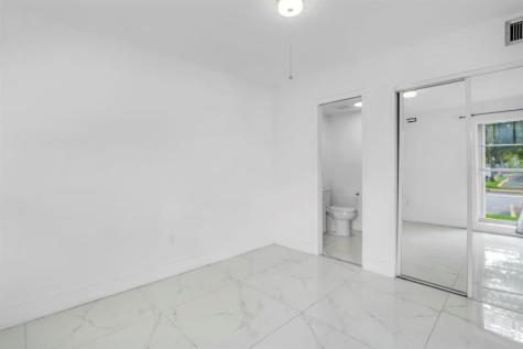 4805 NW 7th Street Miami FL 33126
