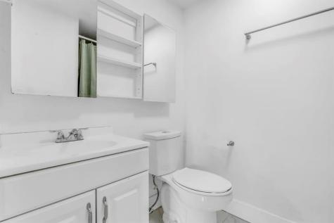 4805 NW 7th Street Miami FL 33126