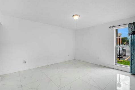 4805 NW 7th Street Miami FL 33126