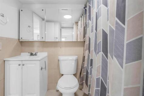 4805 NW 7th Street Miami FL 33126
