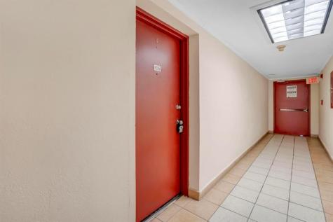 4805 NW 7th Street Miami FL 33126