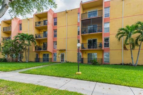 4805 NW 7th Street Miami FL 33126