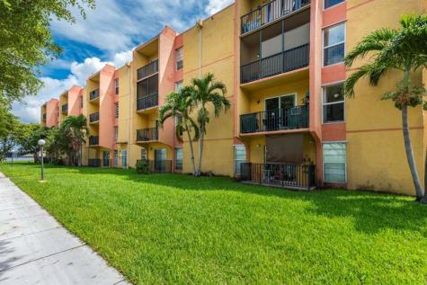4805 NW 7th Street Miami FL 33126