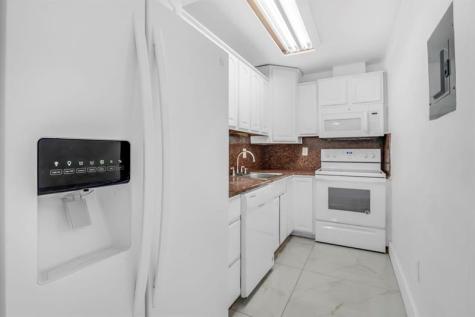 4805 NW 7th Street Miami FL 33126