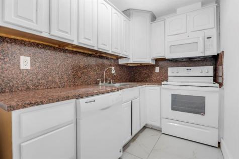 4805 NW 7th Street Miami FL 33126