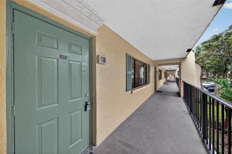 913 Meadows Circle Boynton Beach FL 33436