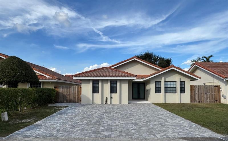 8455 NW 190th Terrace Hialeah FL 33015
